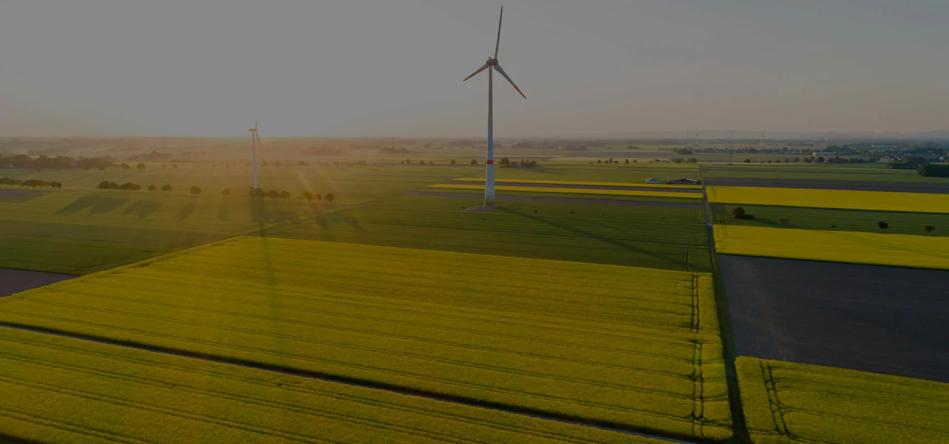 Landwirtschaftliche Flächen verkaufen: Landschaft mit Feldern in Deutschland aus der Luft